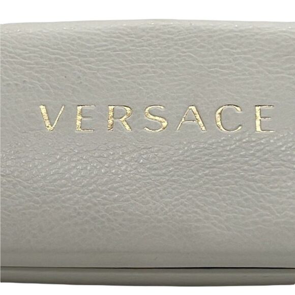 Versace Hardsided Clamshell Leather Case In Cream with Silver Embossed V… - Picture 2 of 8